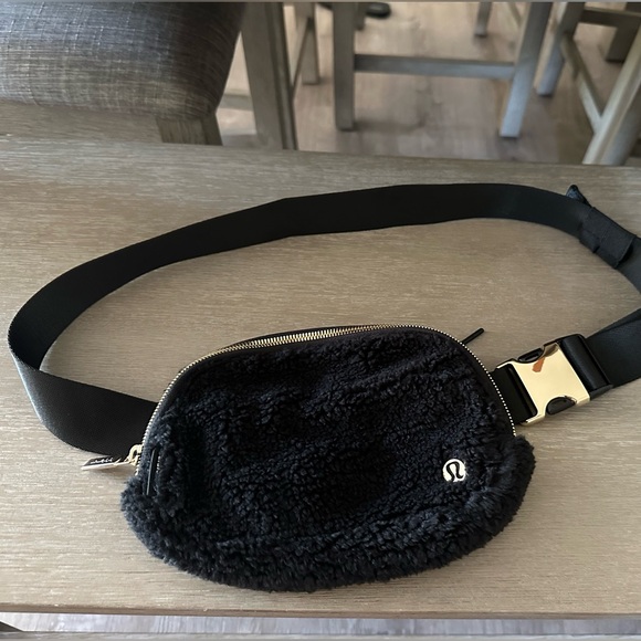 Lululemon belt bag fleece - Picture 4 of 6